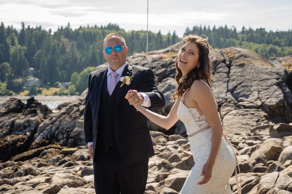 sunshine coast bride laughs at photographer
