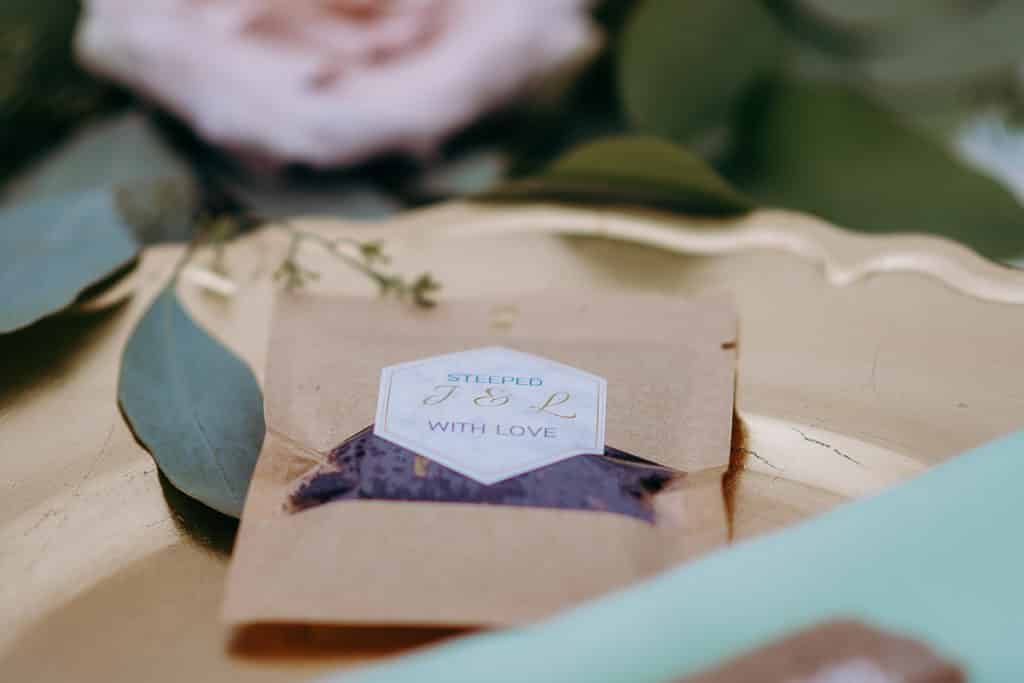 wedding favors are tea bags for the guests