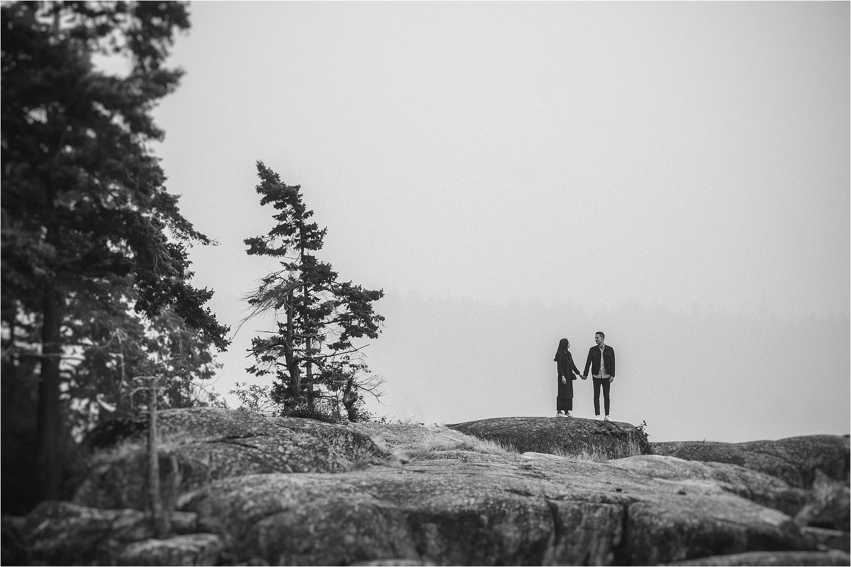 couple walk along the rocky bluff Snicket Park on the Sunshine Coast